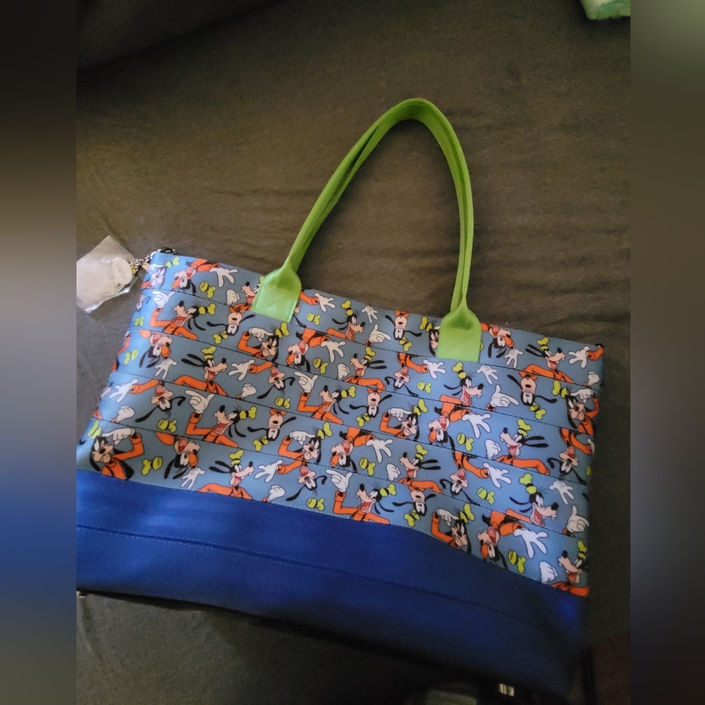 Harveys Goofy Wanderer tote